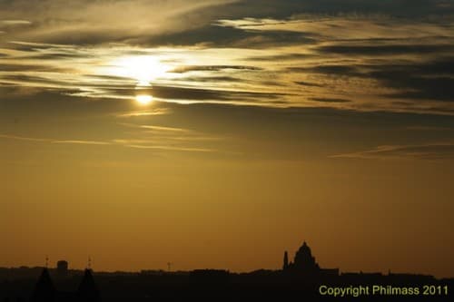 le soleil descend sur la basilique