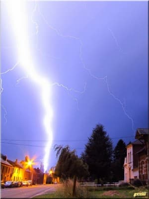 Superbolt paradoxal ?