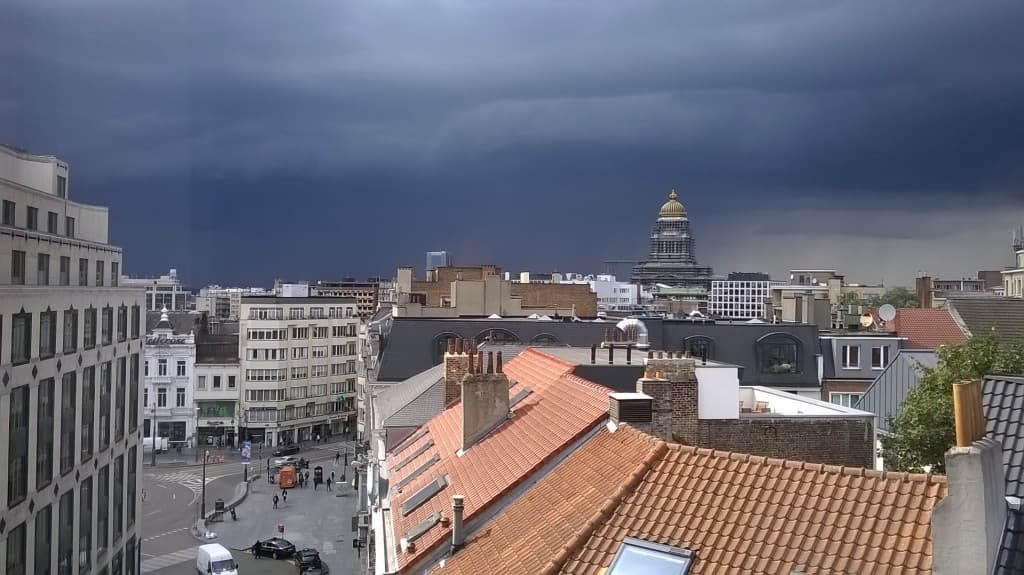 Place Stéphanie avant l'orage