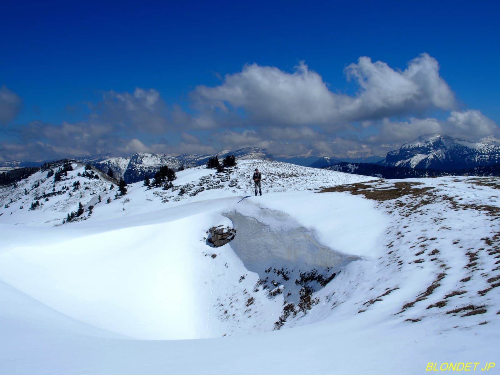 De la neige au Col d'Hurtières