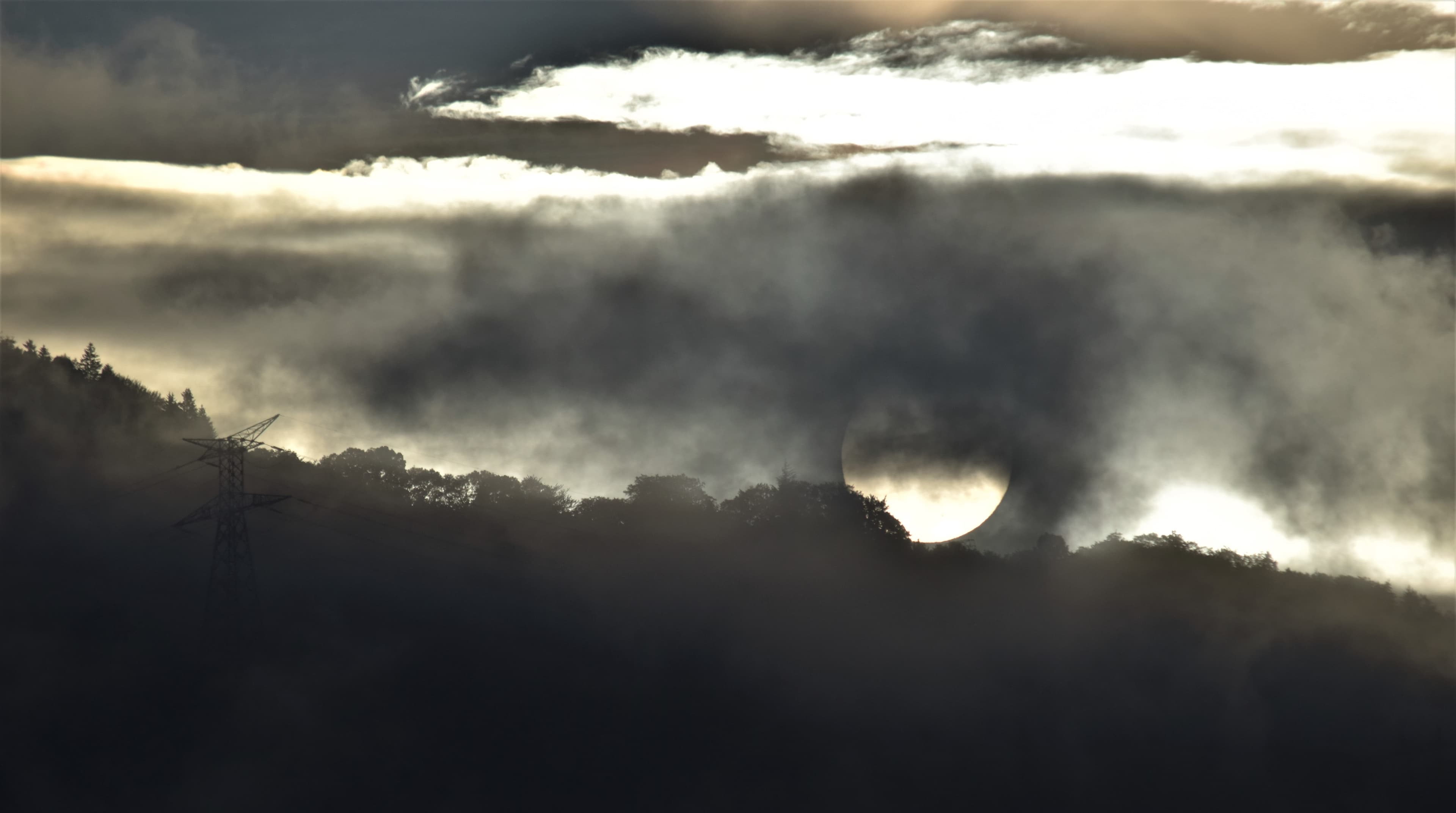 Le soleil s'en va derrière les crêtes du Vercors