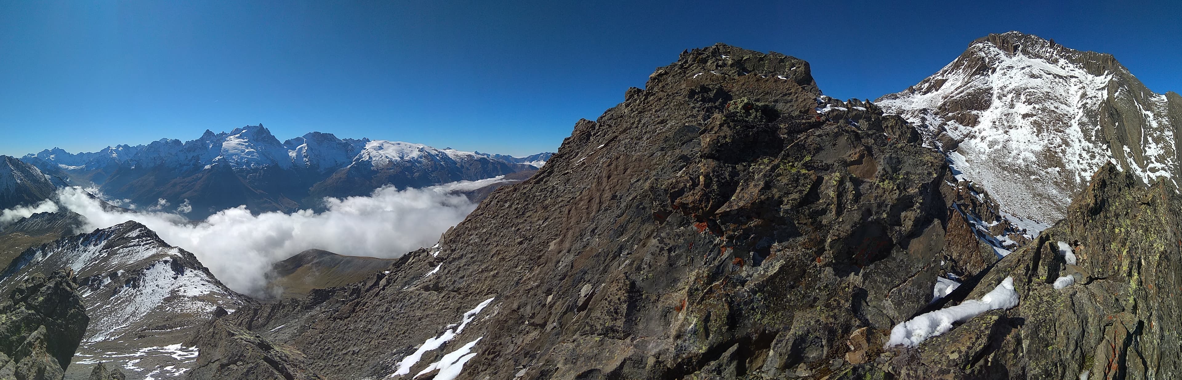 Ciel bleu sur secteur Meije et aiguille du Goleon