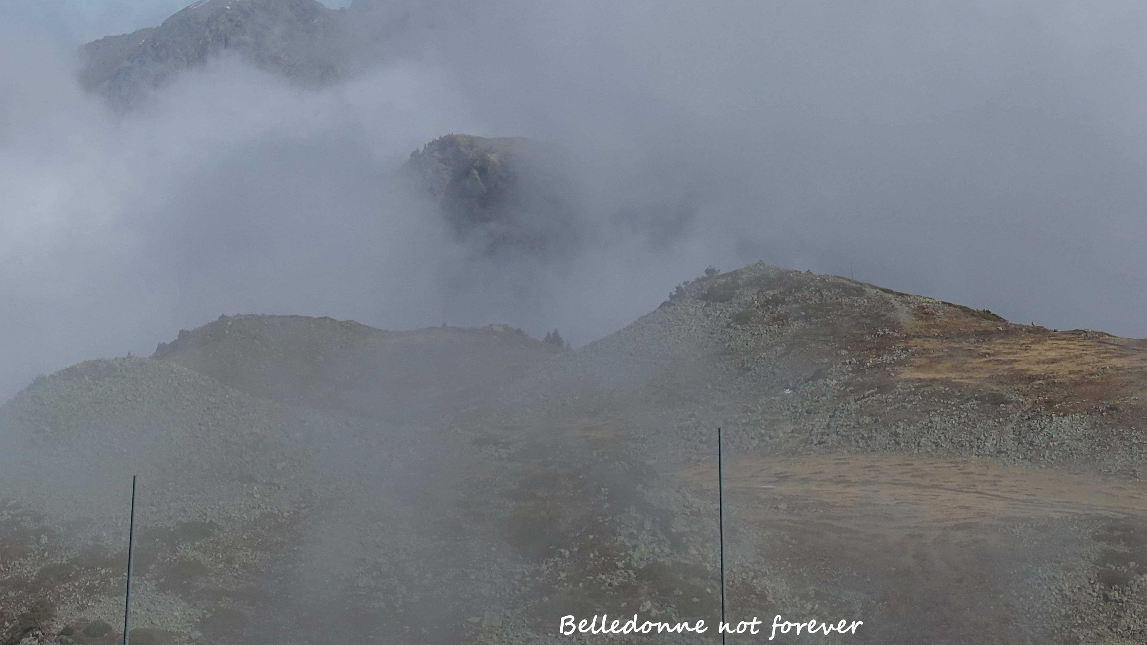 Merci au brouillard de cacher tout cela A.P.