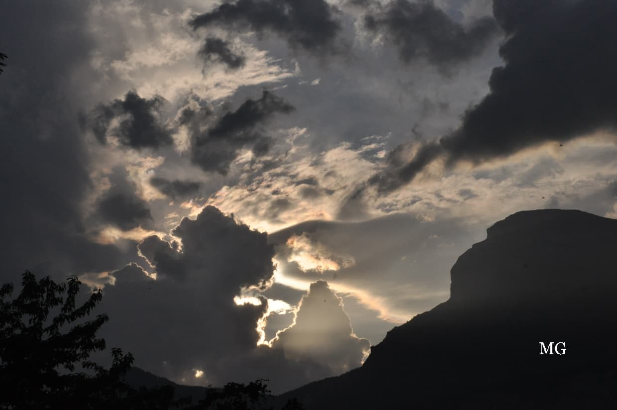 Nuages fantasmagoriques sur la dent de Crolles !!!