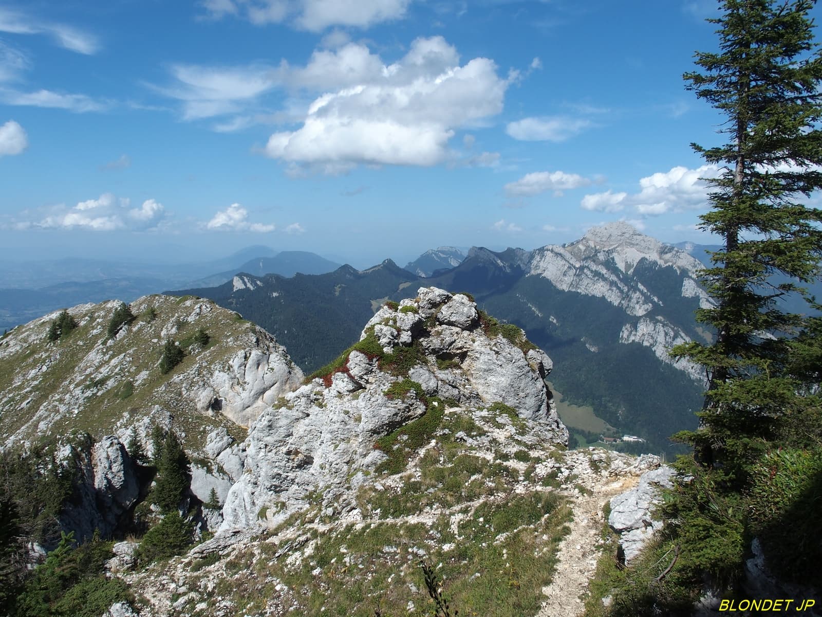 Accès au Charmant Som par la face nord