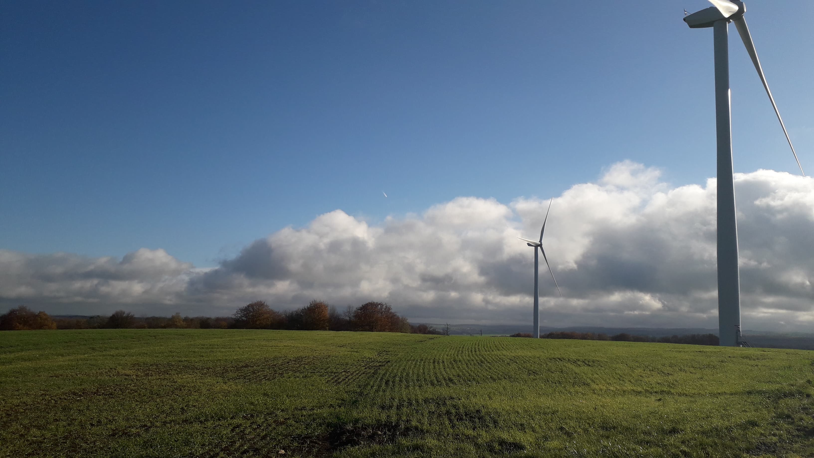 Les nuages défilent