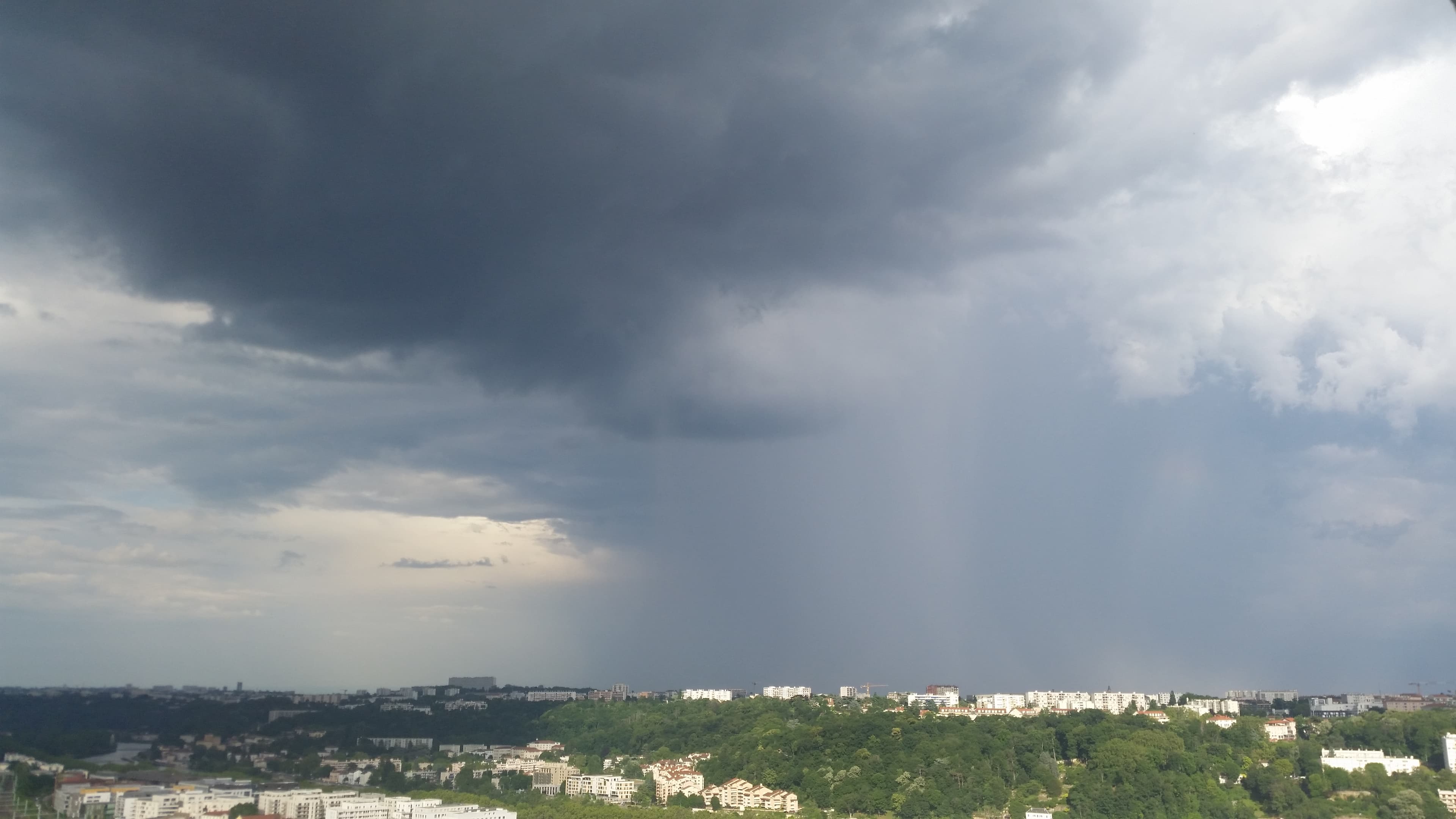 L'orage arrive Lyon 9 13/06 - 18h30