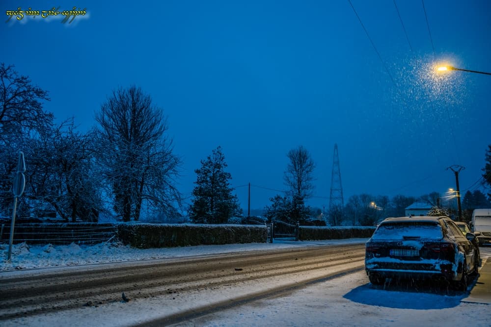 La neige tient