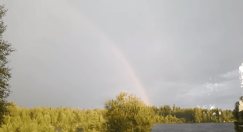 Image d'illustration pour Arc en ciel après l'orage en Suède