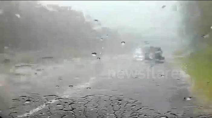 Image d'illustration pour Arc en ciel vue de près après un orage de grêle