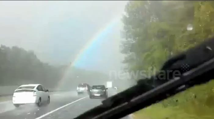 Image d'illustration pour Arc en ciel vue de près après un orage de grêle