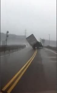 Image d'illustration pour Vidéo : un camion renversé par le vent en Nouvelle Ecosse