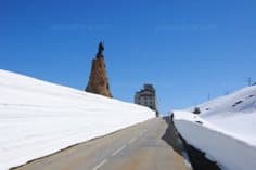 Image d'illustration pour Ouverture des grands cols et neige en haute montagne