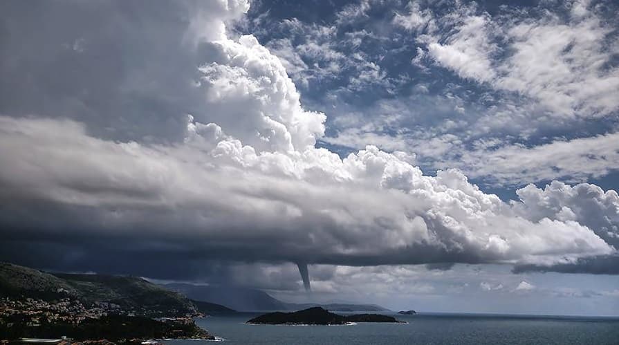 Image d'illustration pour Fréquentes tornades ou trombes en Italie et Croatie