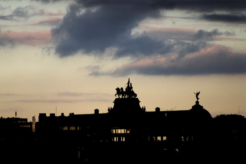 Fin du jour sur le Cinquantenaire