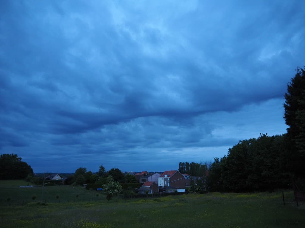 Ciel chargé au petit matin 